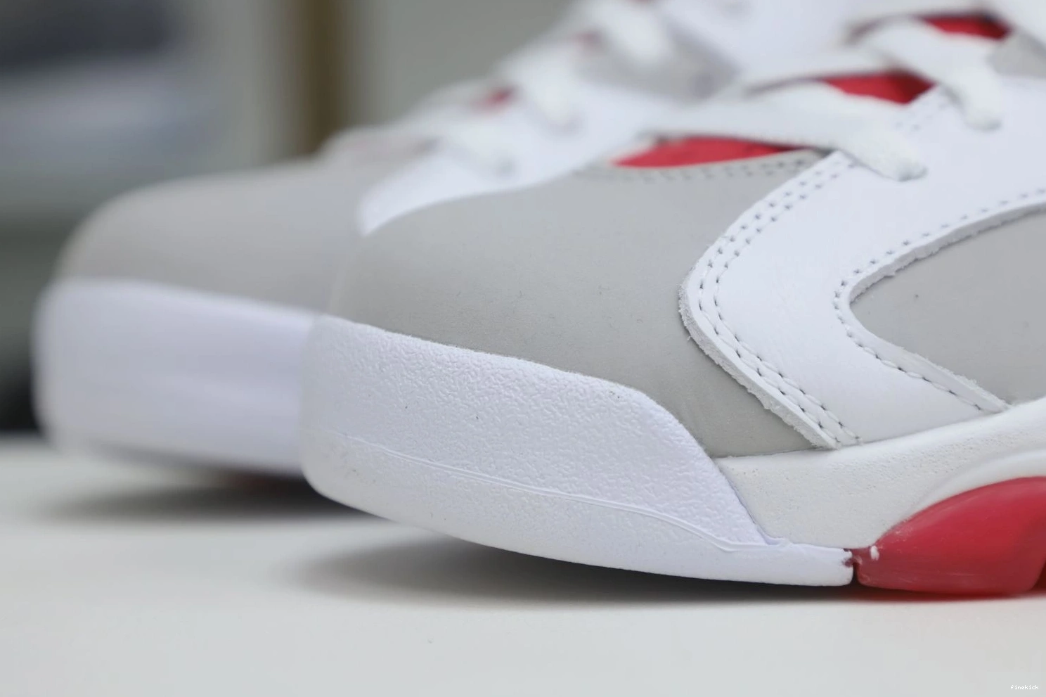 NEUTRAL GREY JORDAN RETRO 6 AIR 1030